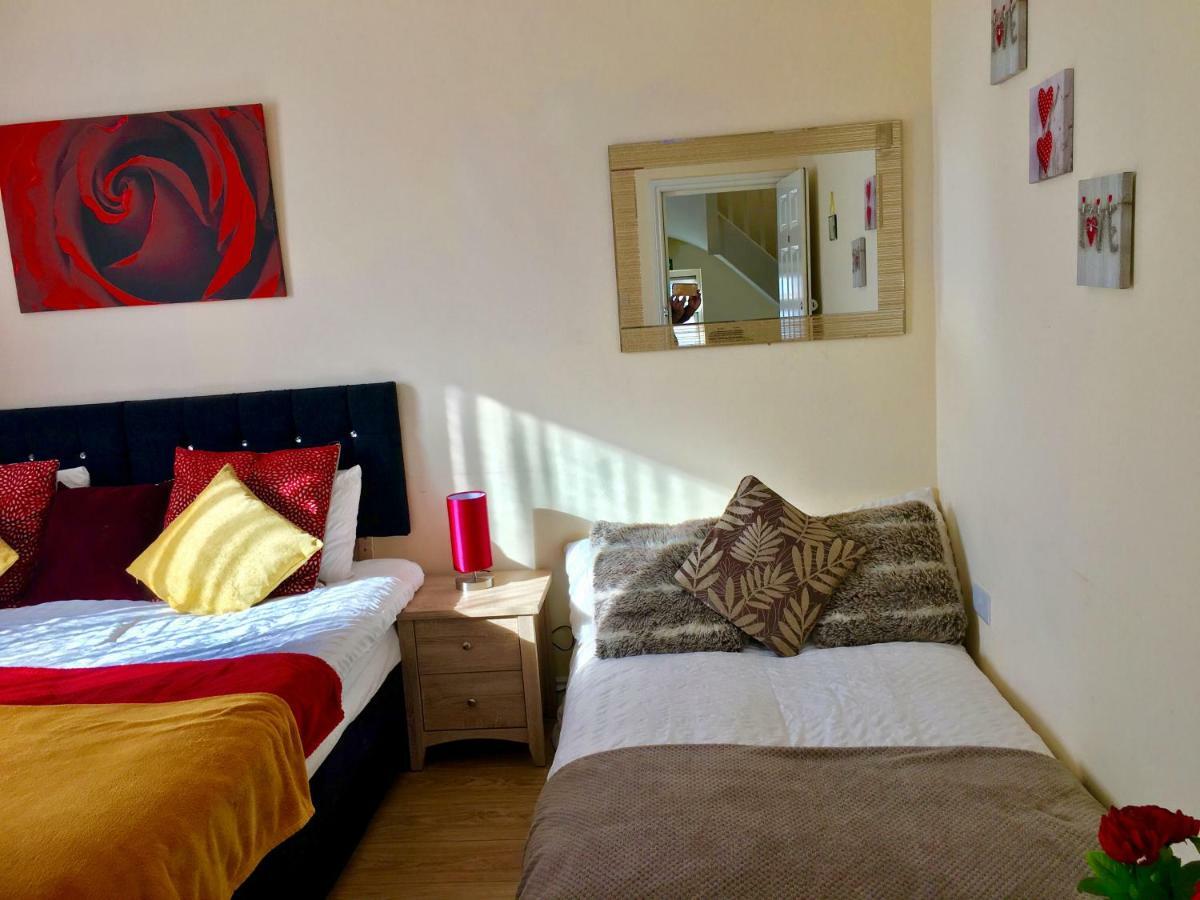 Studio Apartment, Private Bathroom And Parking Ilford Exterior photo